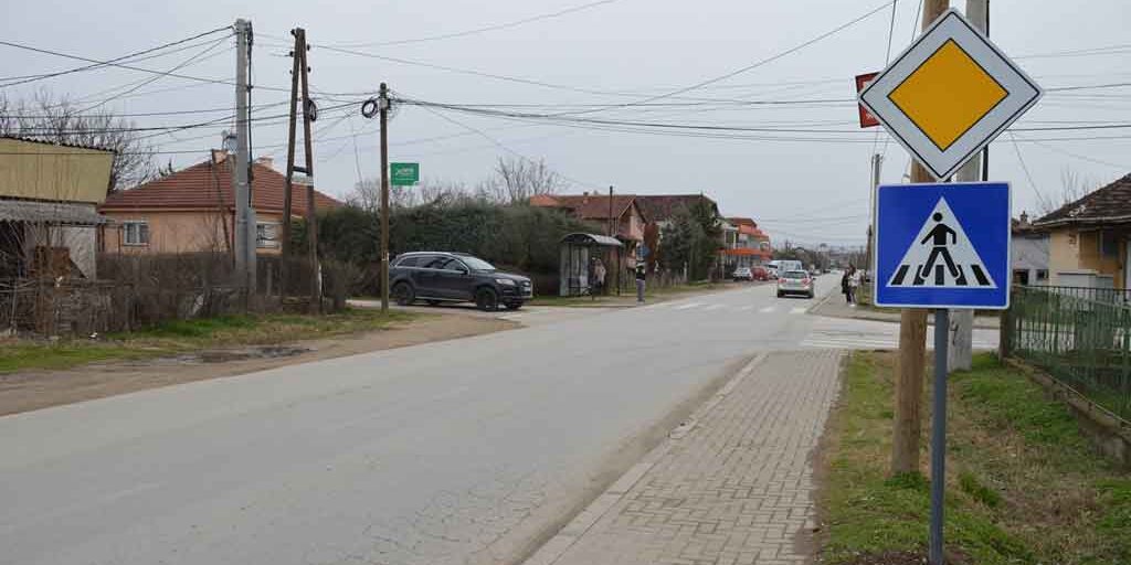 Postavuvanje-na-vertikalna-soobrakajna-signalizacija-1